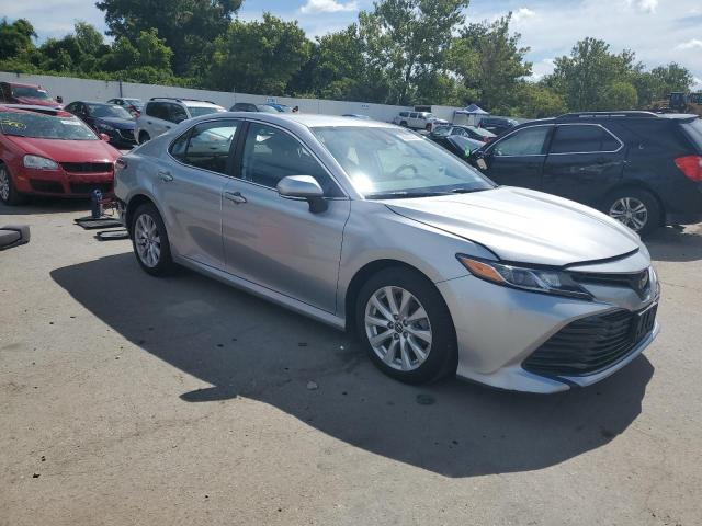 4T1B11HK2KU833064 - 2019 TOYOTA CAMRY L 银色 照片 4