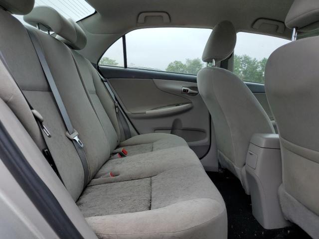 2T1BU4EE8DC956931 - 2013 TOYOTA COROLLA BASE Argent photo 10