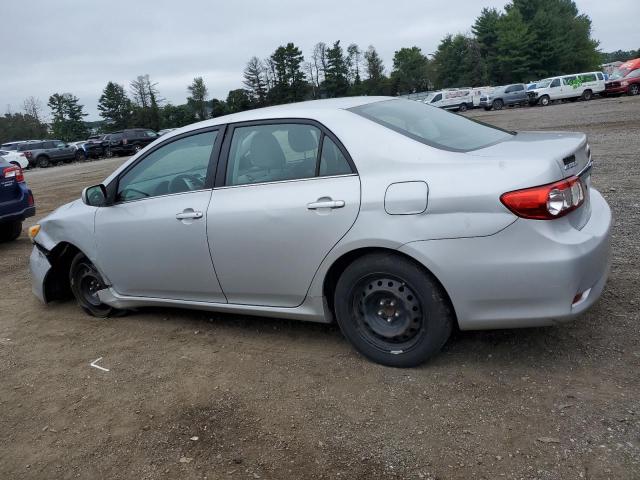 2T1BU4EE8DC956931 - 2013 TOYOTA COROLLA BASE Argent photo 2