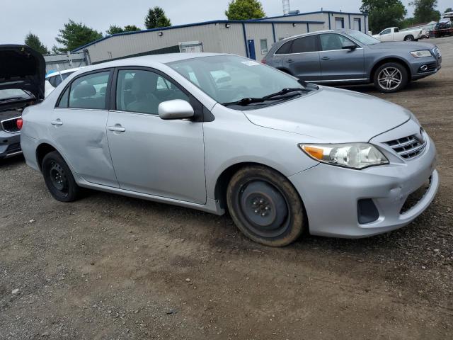 2T1BU4EE8DC956931 - 2013 TOYOTA COROLLA BASE Argent photo 4