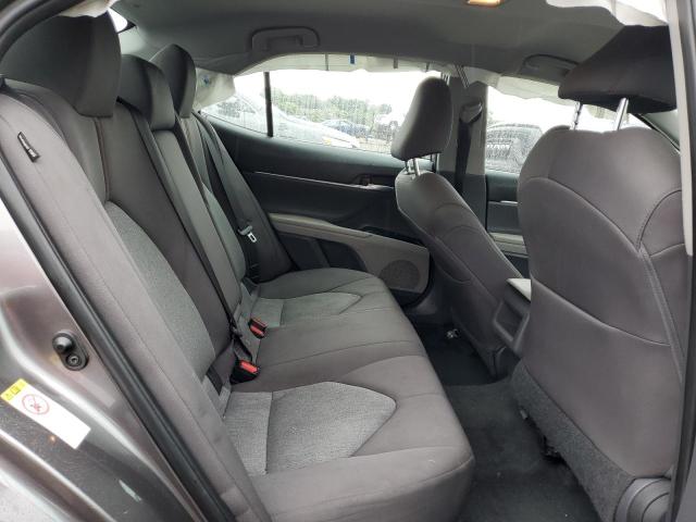 4T1B11HK5JU024978 - 2018 TOYOTA CAMRY L GRAY photo 10