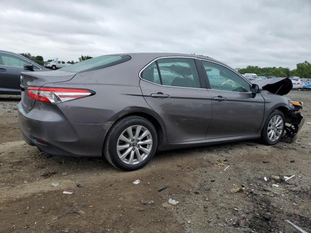 4T1B11HK5JU024978 - 2018 TOYOTA CAMRY L GRAY photo 3
