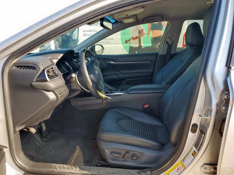 4T1B11HK3JU671427 - 2018 TOYOTA CAMRY L SILVER photo 7