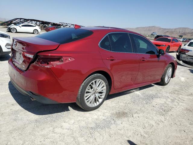 4T1F11BK7LU017673 - 2020 TOYOTA CAMRY XLE RED photo 3