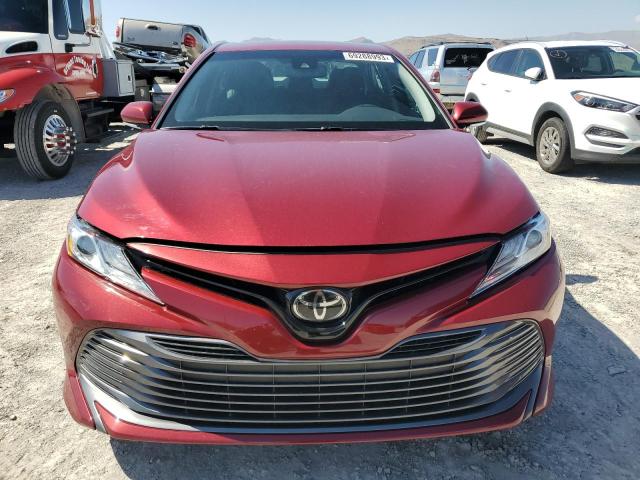 4T1F11BK7LU017673 - 2020 TOYOTA CAMRY XLE RED photo 5