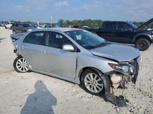 1NXBU4EE0AZ303312 - 2010 TOYOTA COROLLA BASE Srebrny zdjęcie 4