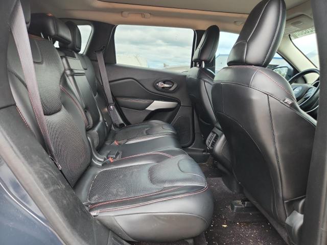 1C4PJMBS2HW637062 - 2017 JEEP CHEROKEE TRAILHAWK BLACK photo 11