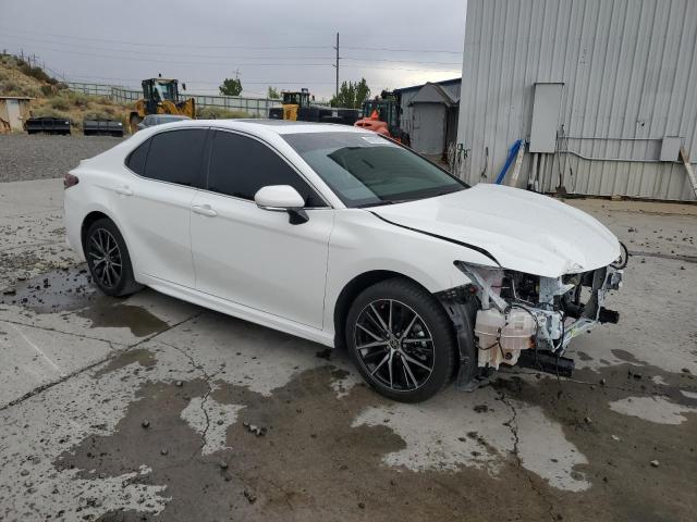 4T1S11BK8RU119359 - 2024 TOYOTA CAMRY SE NIGHT SHADE WHITE photo 4