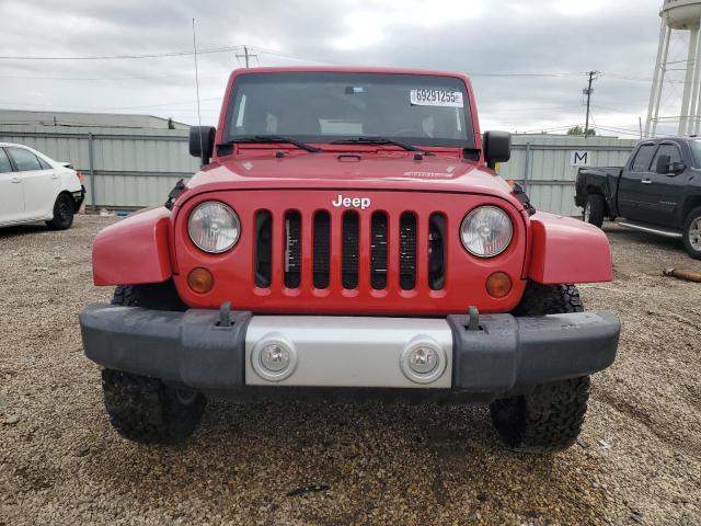 1C4BJWEG8CL184248 - 2012 JEEP WRANGLER U SAHARA Қызыл фото 5