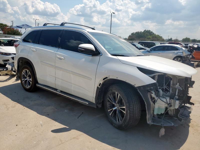 5TDKKRFHXGS176632 - 2016 TOYOTA HIGHLANDER XLE WHITE photo 4