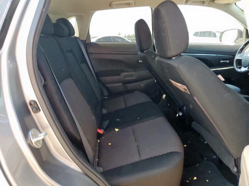 JA4AP3AU7JZ024001 - 2018 MITSUBISHI OUTLANDER ES GRAY photo 11