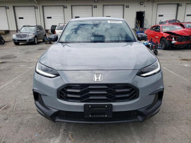 3CZRZ2H58SM782468 - 2025 HONDA HR-V SPORT Сұр фото 5