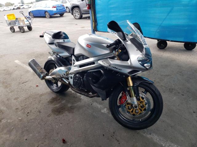 ZD4PAC0041S100593 - 2001 APRILIA SL1000 SILVER photo 1