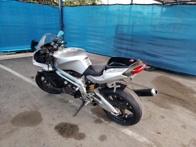 ZD4PAC0041S100593 - 2001 APRILIA SL1000 SILVER photo 3