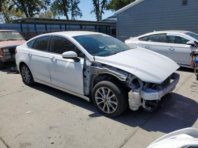 3FA6P0H79HR201145 - 2017 FORD FUSION SE WHITE photo 4