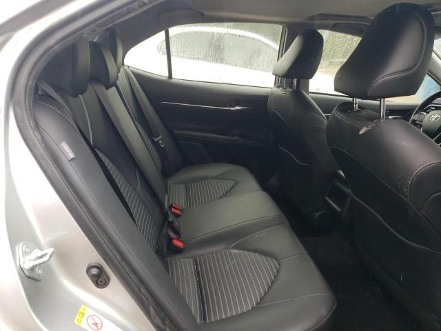 JTNB11HK0J3015577 - 2018 TOYOTA CAMRY L SILVER photo 10