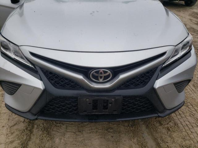 JTNB11HK0J3015577 - 2018 TOYOTA CAMRY L SILVER photo 11