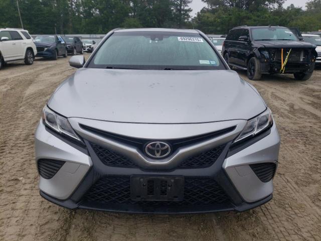 JTNB11HK0J3015577 - 2018 TOYOTA CAMRY L SILVER photo 5