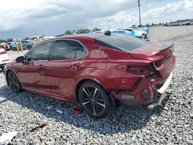 4T1BZ1HK4JU506673 - 2018 TOYOTA CAMRY XSE RED photo 2