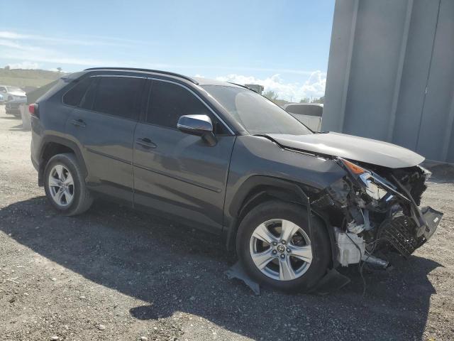 2T3W1RFV9MW143030 - 2021 TOYOTA RAV4 XLE CHARCOAL photo 4