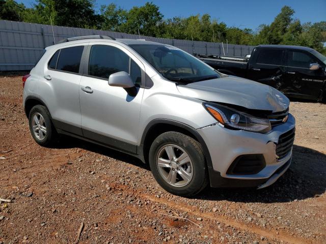 KL7CJPSM0NB561150 - 2022 CHEVROLET TRAX 1LT SILVER photo 4