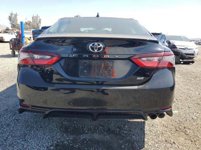 4T1T11AK5NU661258 - 2022 TOYOTA CAMRY SE BLACK photo 6