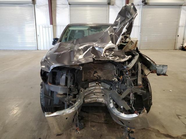 1C6RR7TT7JS351657 - 2018 RAM 1500 SLT GRAY photo 5