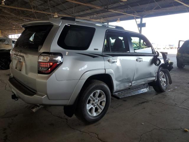 JTEEU5JR0P5282296 - 2023 TOYOTA 4RUNNER SR5 银色 照片 3