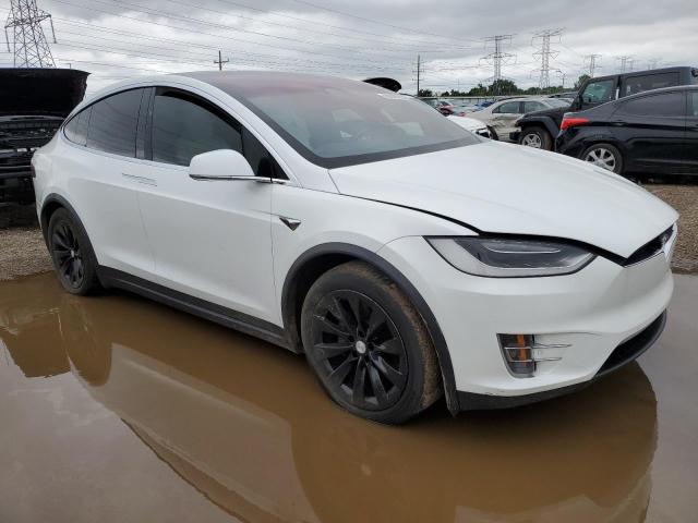 5YJXCBE27HF049382 - 2017 TESL MODEL X WHITE photo 4