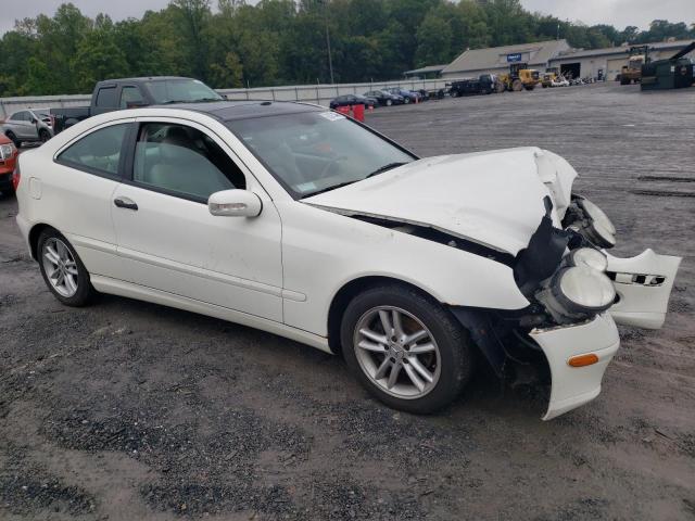 WDBRN40J73A443512 - 2003 MERCEDES-BENZ C 230K SPORT COUPE WHITE photo 4