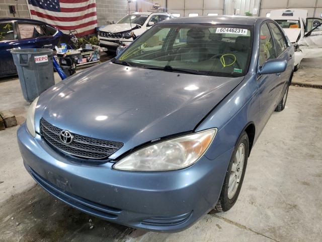 4T1BE32K92U628298 - 2002 TOYOTA CAMRY LE BLUE photo 2