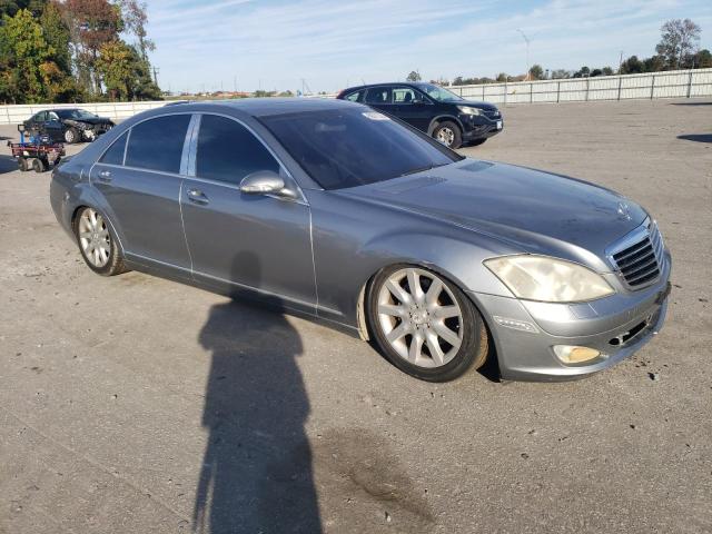 WDDNG71X17A094986 - 2007 MERCEDES-BENZ S 550 GRAY photo 4