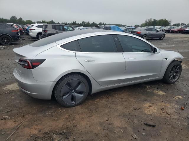 5YJ3E1EB0JF114596 - 2018 TESLA MODEL 3 SILVER photo 3