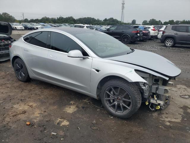5YJ3E1EB0JF114596 - 2018 TESLA MODEL 3 SILVER photo 4