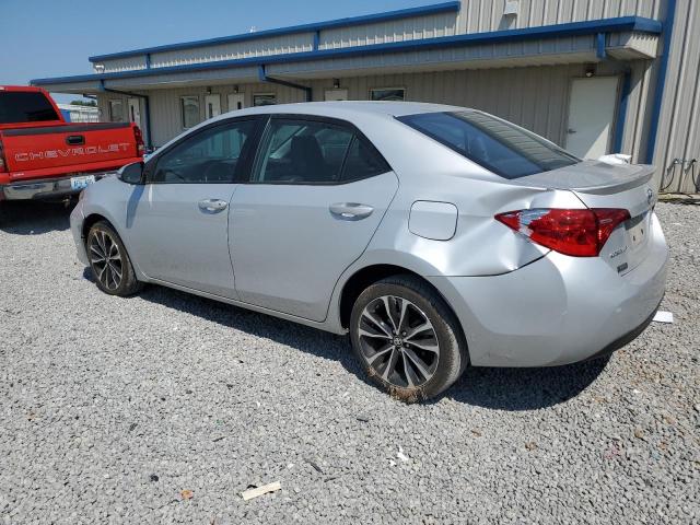5YFBURHE5JP814976 - 2018 TOYOTA COROLLA L 银色 照片 2