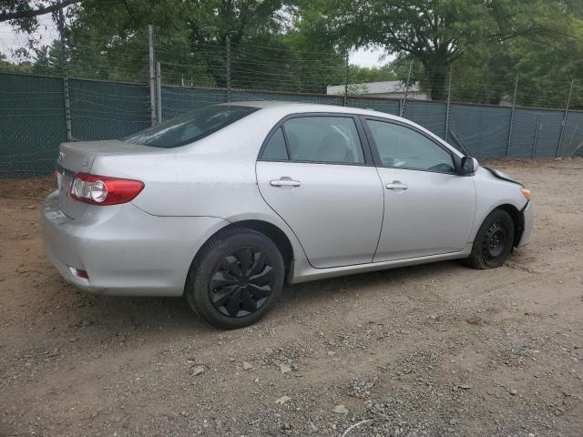 5YFBU4EE3CP071910 - 2012 TOYOTA COROLLA BASE Сріблястий фото 3