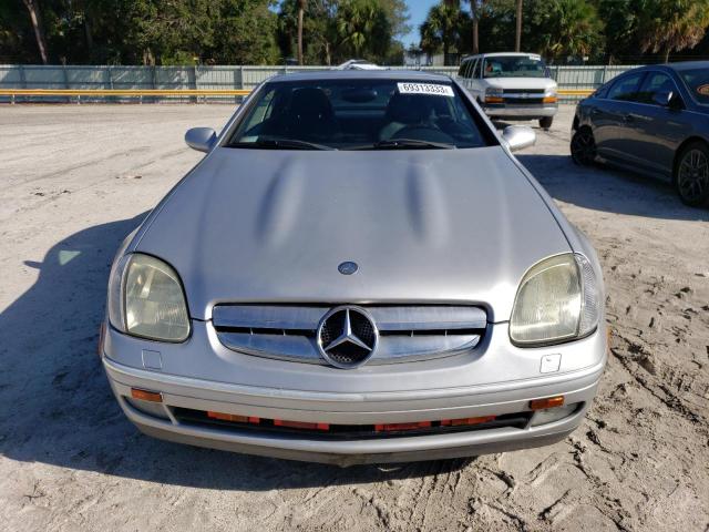 WDBKK47F4YF147837 - 2000 MERCEDES-BENZ SLK 230 KOMPRESSOR SILVER photo 5