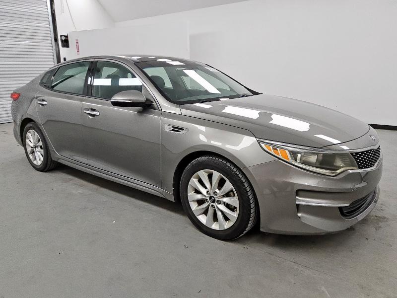 5XXGU4L36JG199295 - 2018 KIA OPTIMA EX თაფლისფერი ფოტო 4