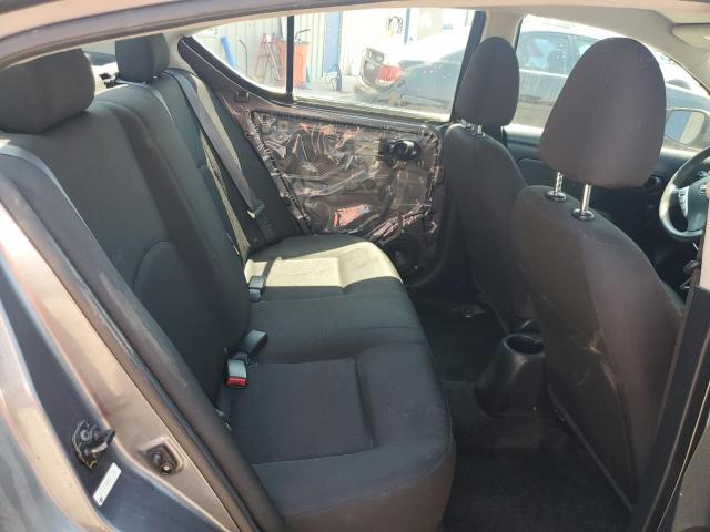 3N1CN7AP4KL826233 - 2019 NISSAN VERSA S 灰色 照片 10