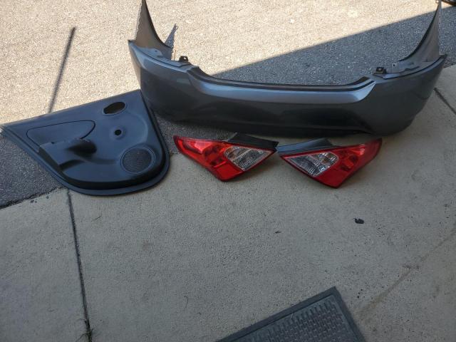 3N1CN7AP4KL826233 - 2019 NISSAN VERSA S 灰色 照片 12