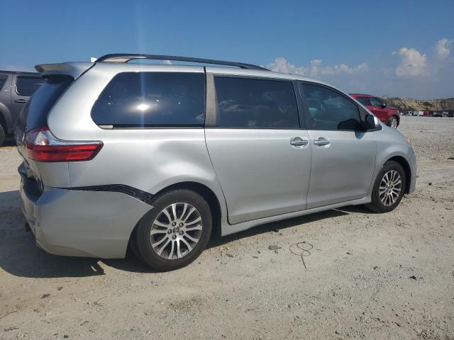 5TDYZ3DC2KS014609 - 2019 TOYOTA SIENNA XLE SILVER photo 3