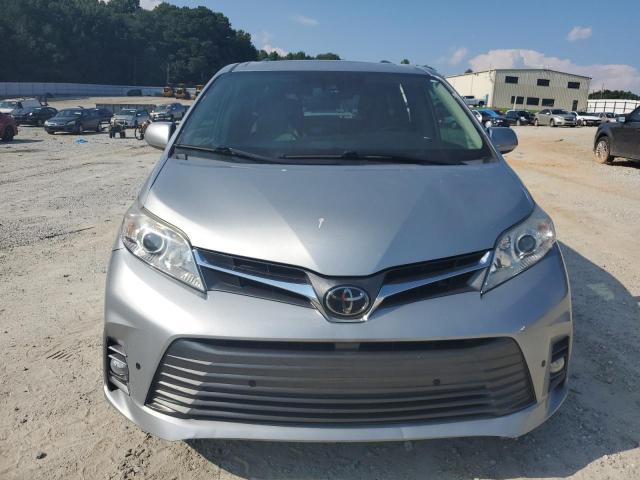 5TDYZ3DC2KS014609 - 2019 TOYOTA SIENNA XLE SILVER photo 5