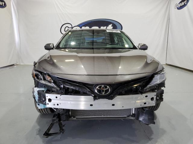 4T1C11AK8MU461361 - 2021 TOYOTA CAMRY LE GRAY photo 5