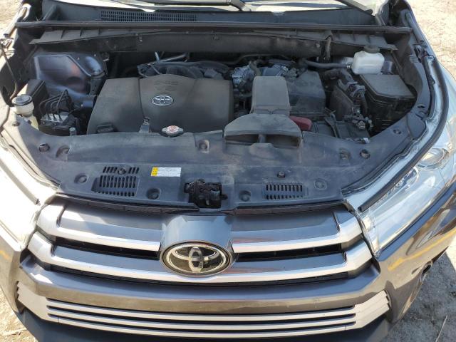 5TDKZRFH4KS359433 - 2019 TOYOTA HIGHLANDER SE GRAY photo 12