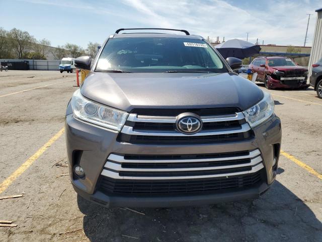 5TDKZRFH4KS359433 - 2019 TOYOTA HIGHLANDER SE GRAY photo 5