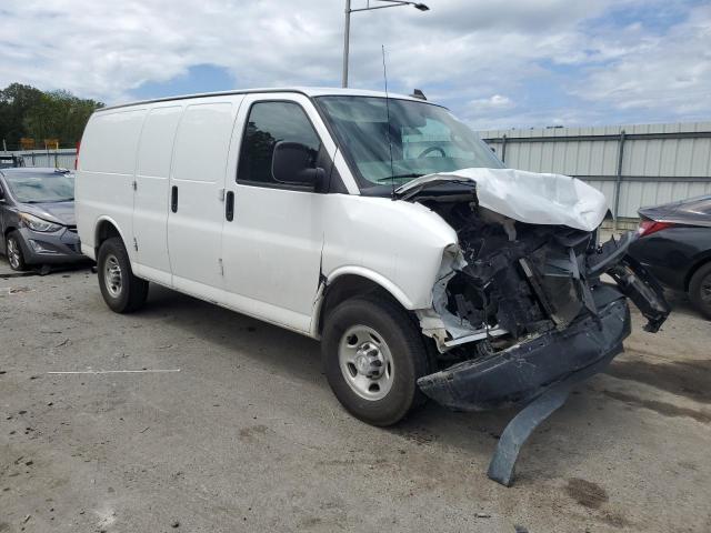1GCWGAFP6J1276565 - 2018 CHEVROLET EXPRESS G2 WHITE photo 4