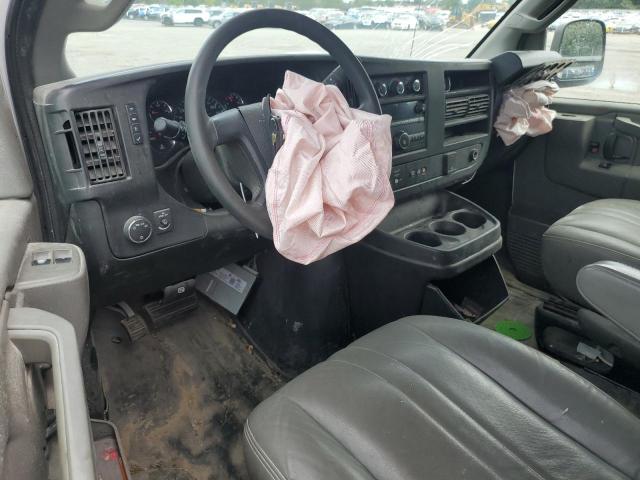 1GCWGAFP6J1276565 - 2018 CHEVROLET EXPRESS G2 WHITE photo 8