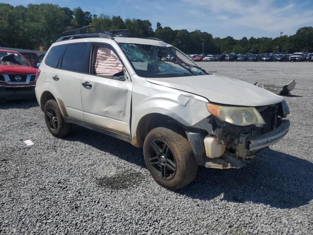 JF2SH6BC4AG791462 - 2010 SUBARU FORESTER XS Weiß Foto 4