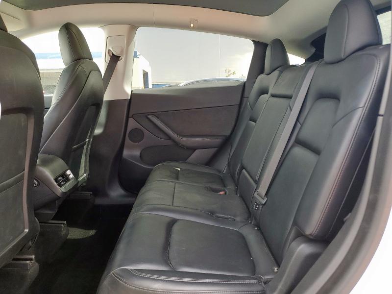 5YJYGAEE0MF188888 - 2021 TESLA MODEL Y 白色 照片 10