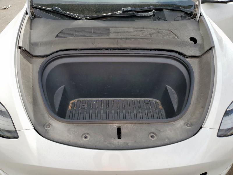 5YJYGAEE0MF188888 - 2021 TESLA MODEL Y 白色 照片 11